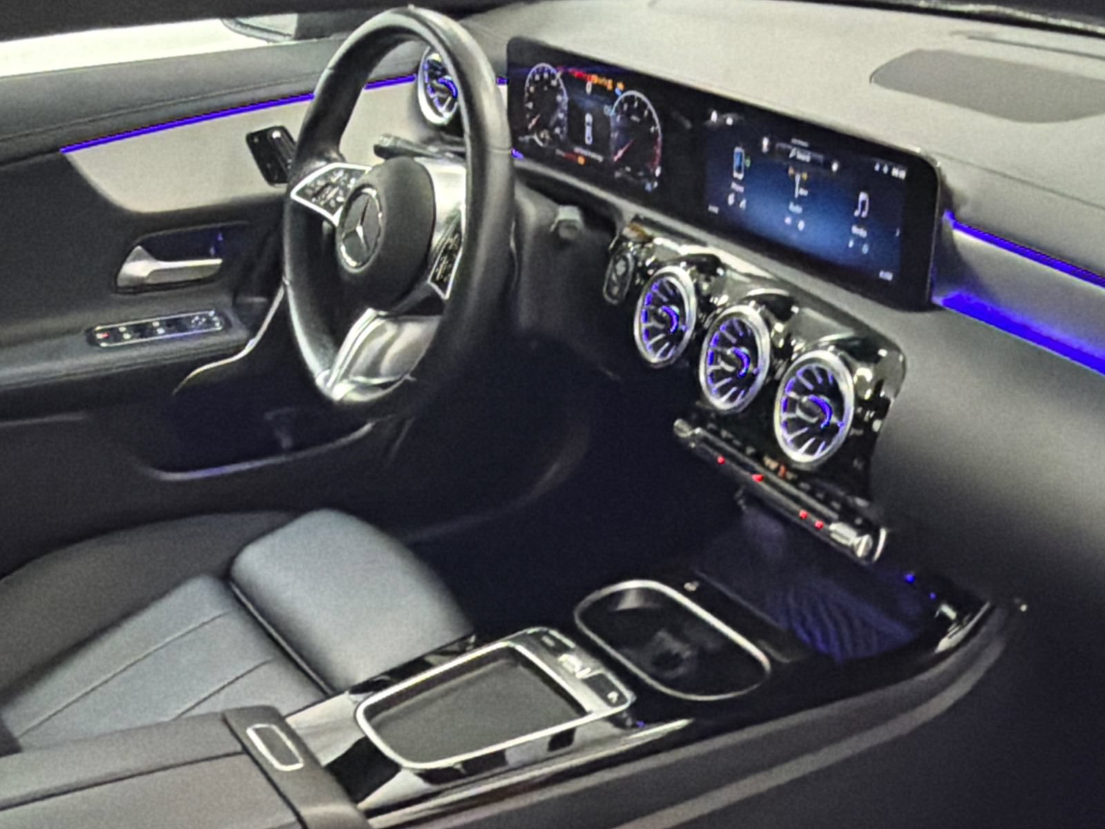 Used 2025 Mercedes-Benz CLA 250 image 8