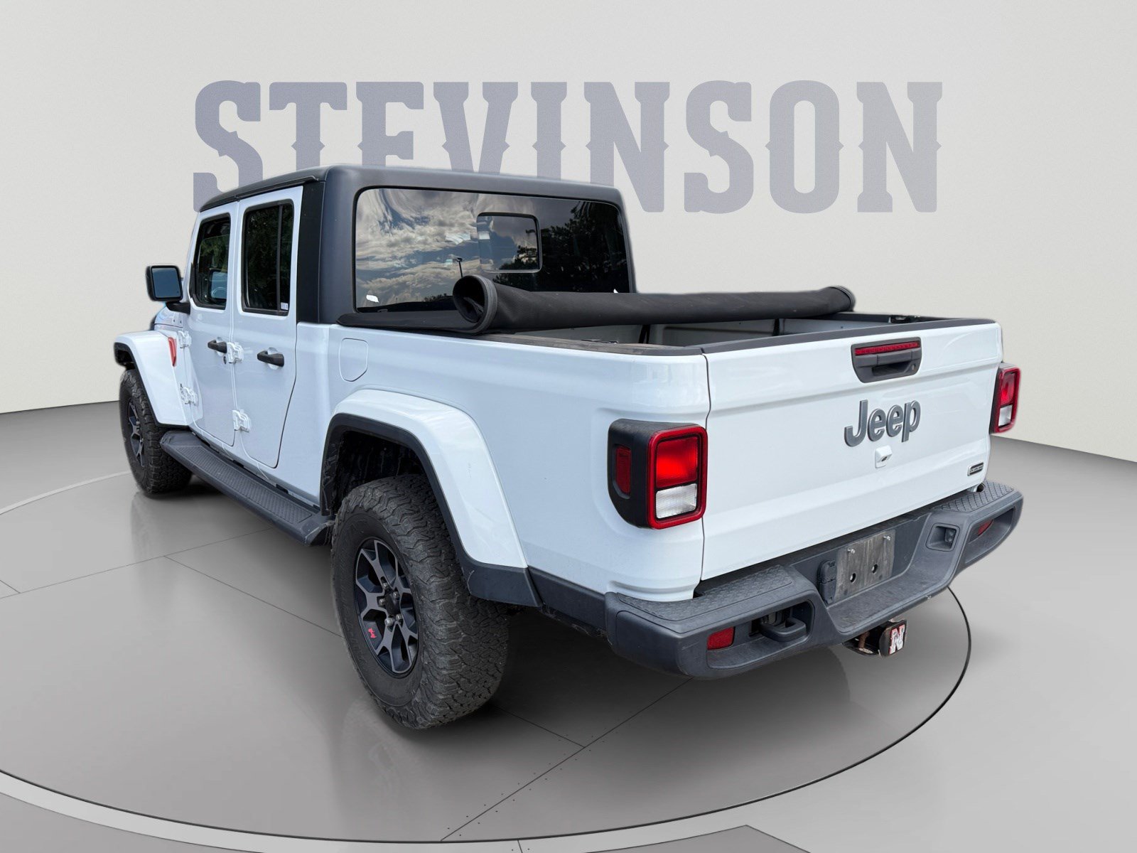 Used 2020 Jeep Gladiator Overland AWD/4WD image 3