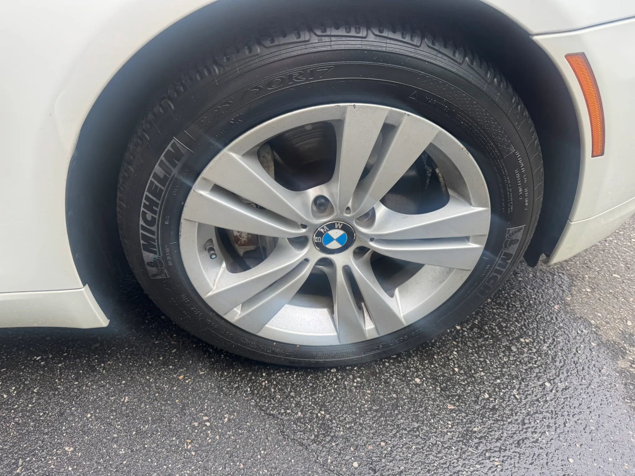 Used 2010 BMW 528i xDrive Sedan AWD/4WD image 12