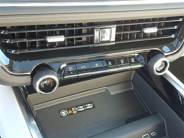 Used 2025 Chevrolet Suburban Premier image 14