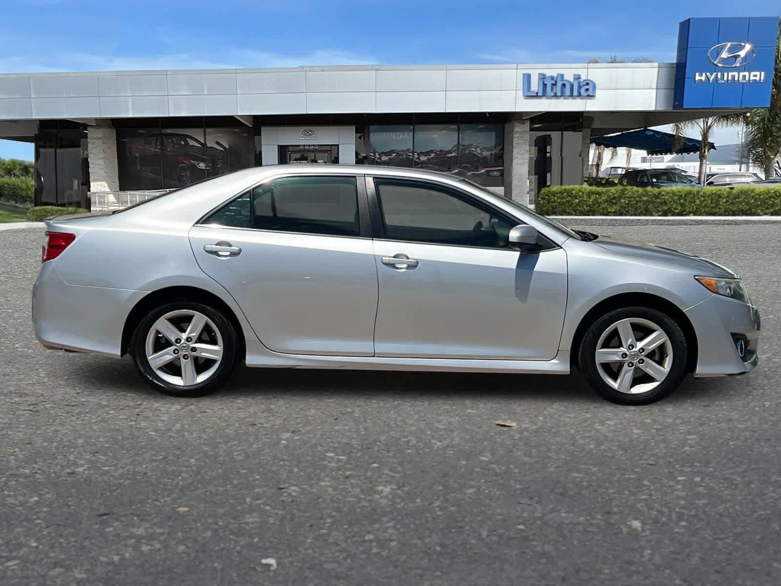 Used 2013 Toyota Camry SE FWD image 9