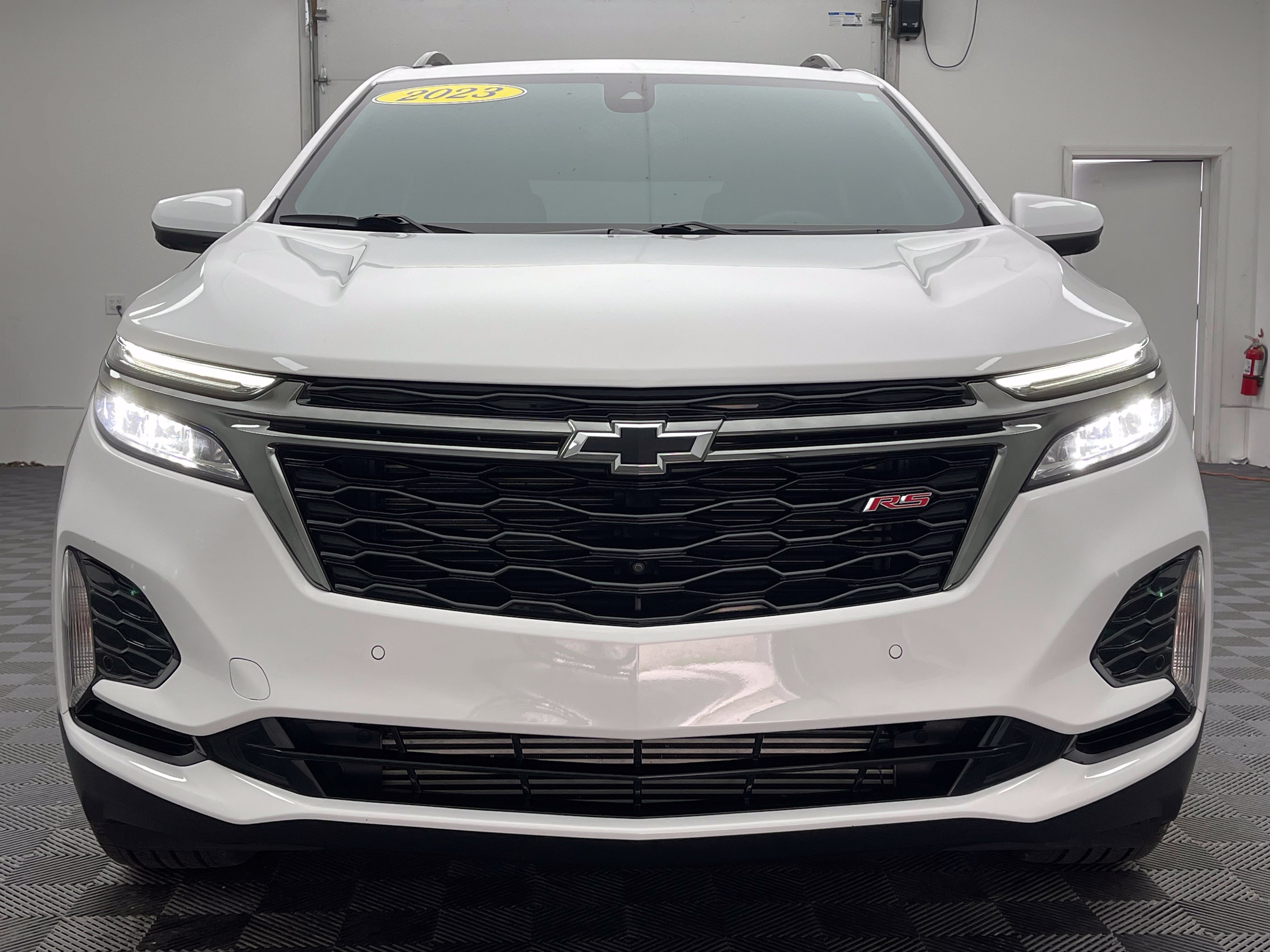 Used 2023 Chevrolet Equinox RS FWD image 13