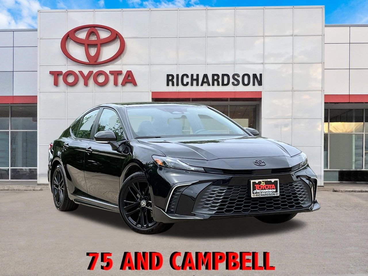 Used 2025 Toyota Camry SE w/ Convenience Package image 1