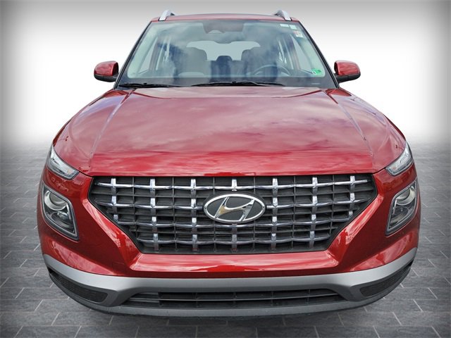 Used 2024 Hyundai Venue SEL image 2