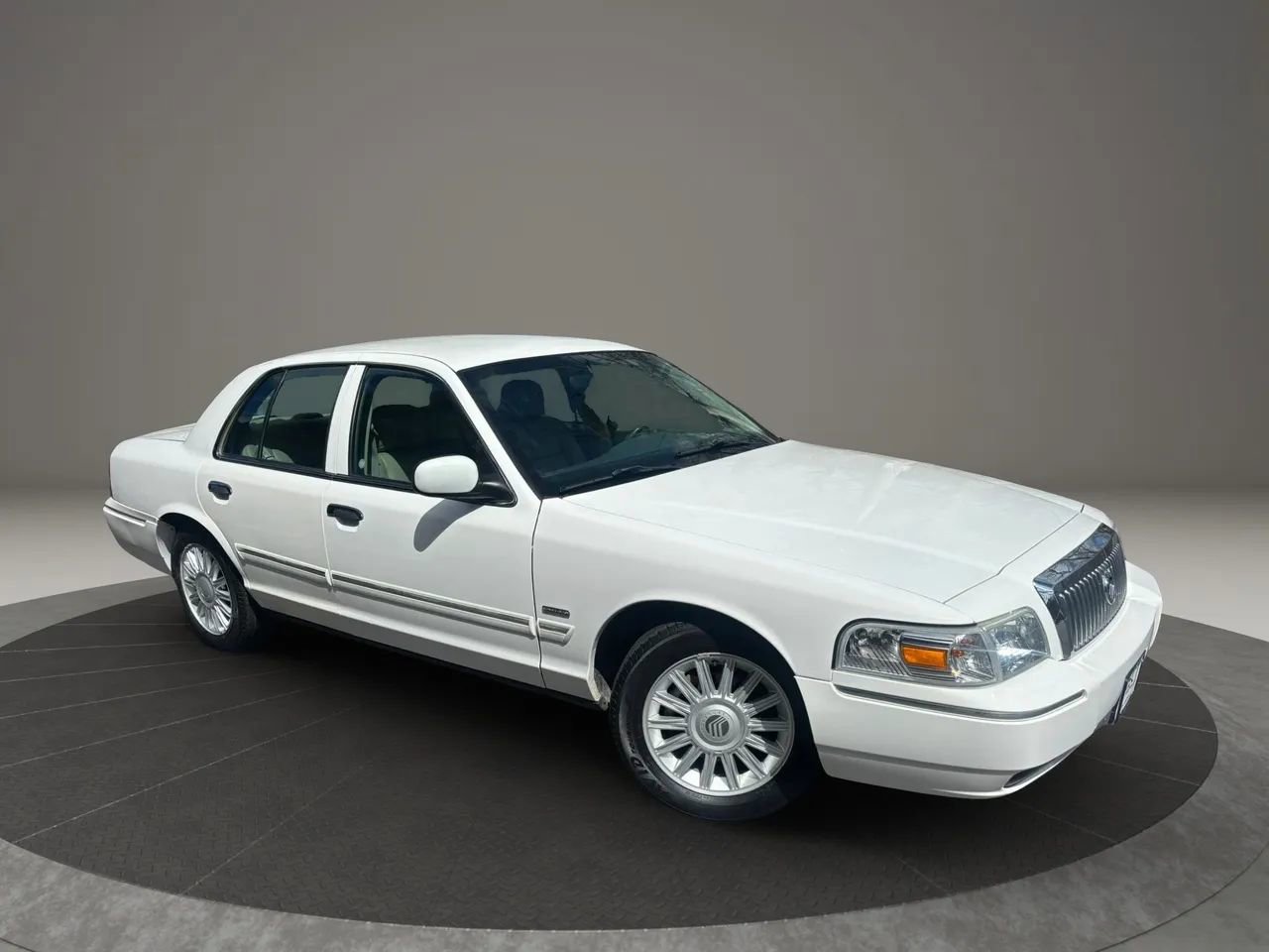 Used 2009 Mercury Grand Marquis LS image 35