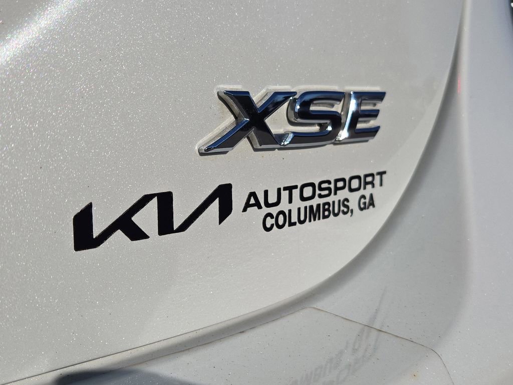 Used 2020 Toyota Camry XSE image 12