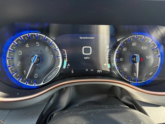 New 2027 Chrysler Pacifica Pinnacle w/ Theater Group FWD image 27