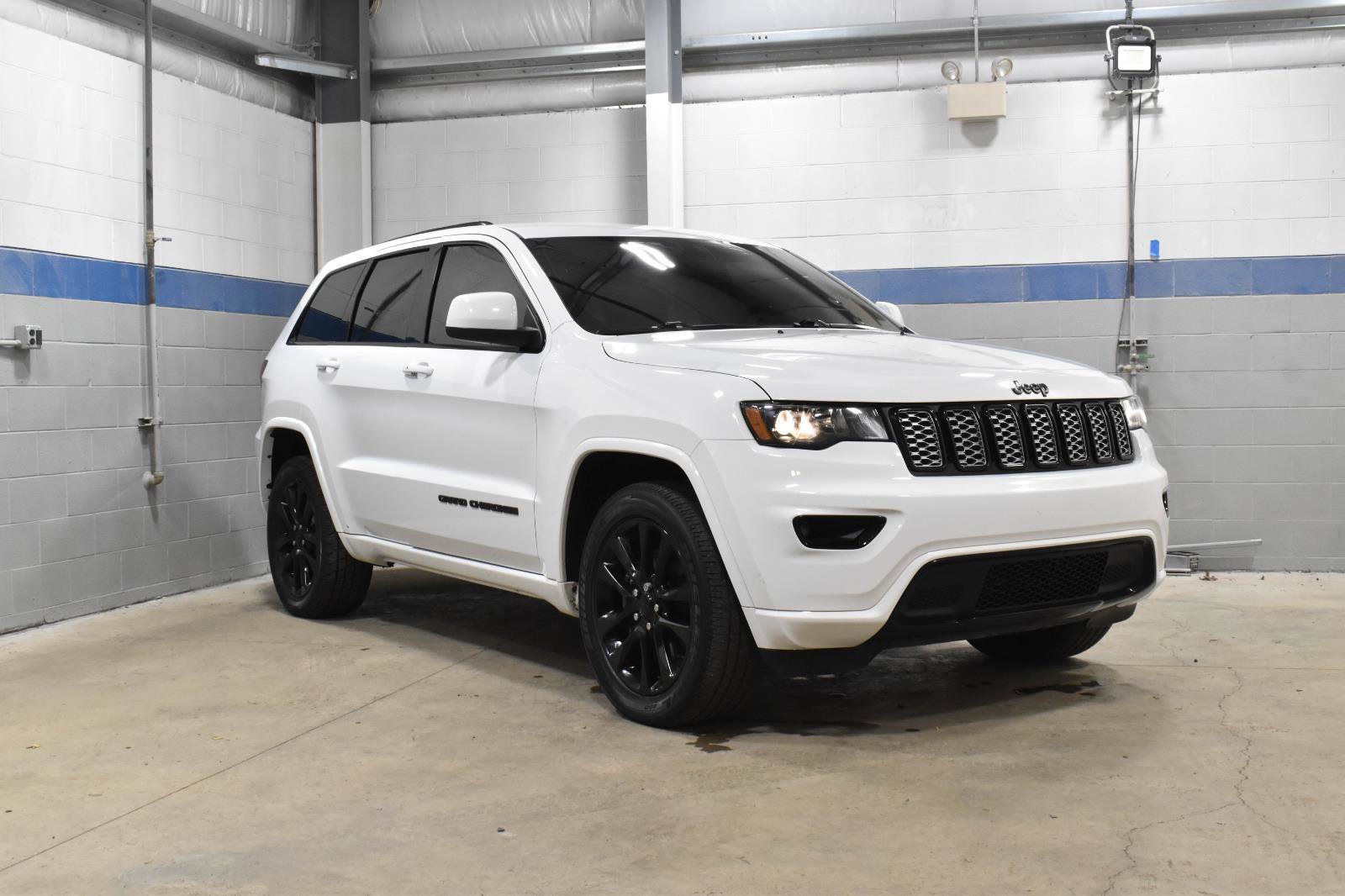 Used 2021 Jeep Grand Cherokee Laredo X image 28