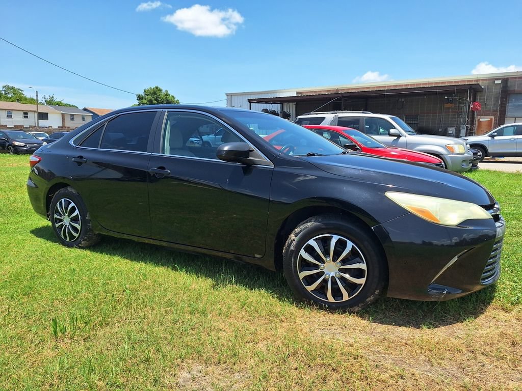 Used 2015 Toyota Camry LE FWD image 3