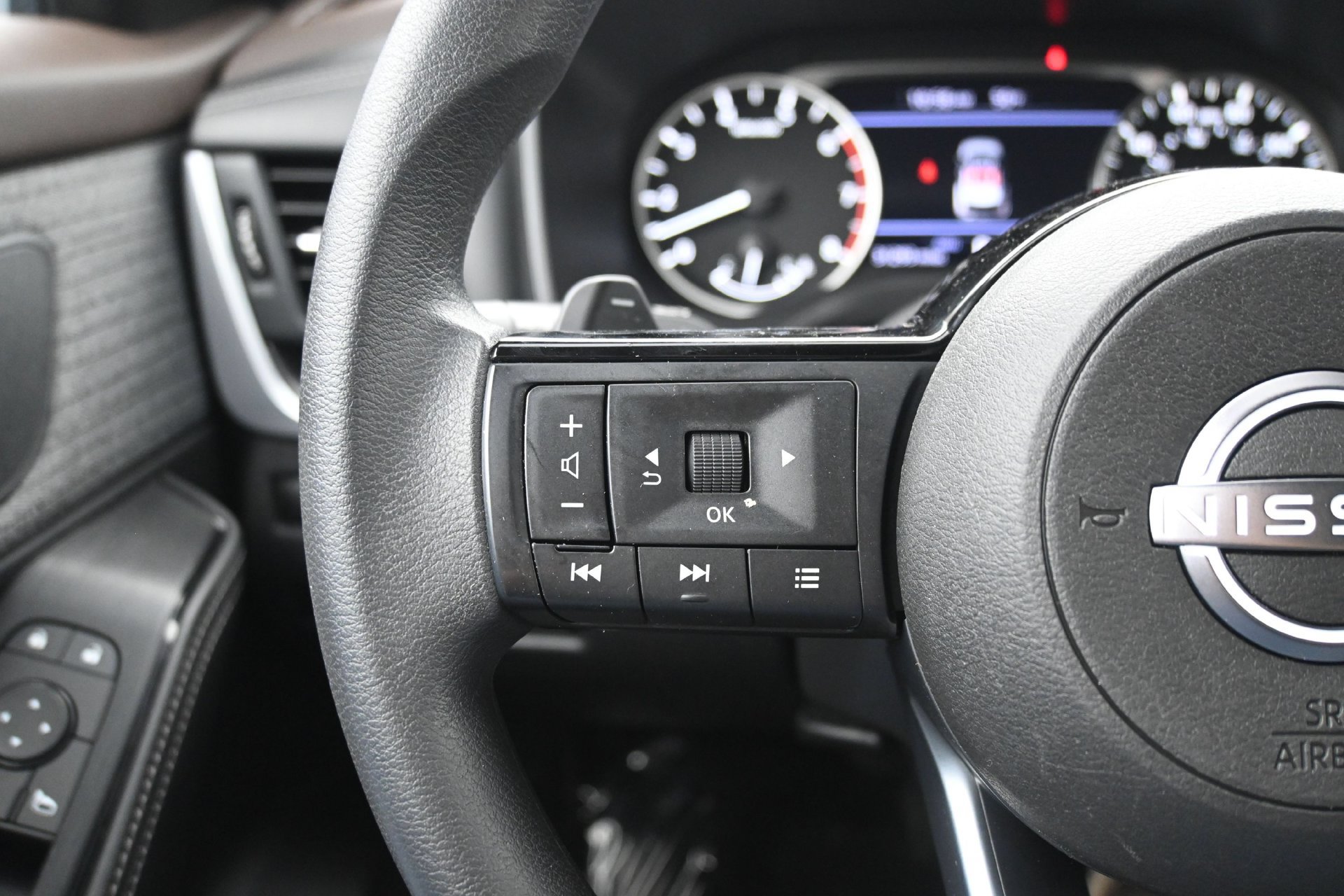 Used 2023 Nissan Rogue SV AWD/4WD image 20