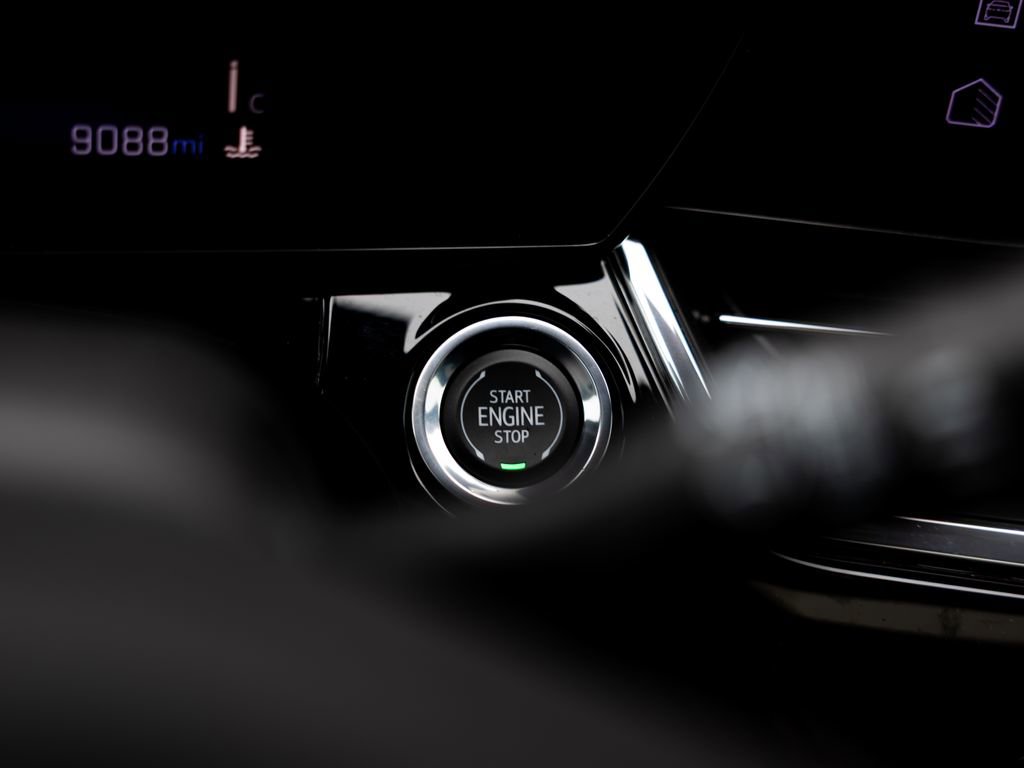 Used 2025 Chevrolet Trax RS w/ Sunroof Package image 20