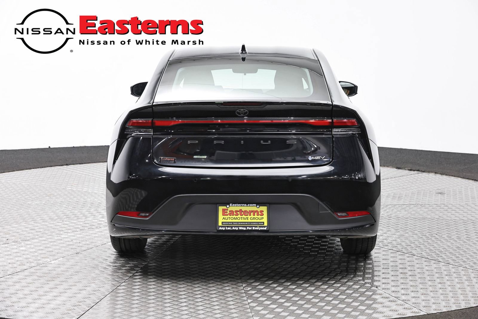 Used 2023 Toyota Prius LE FWD image 6