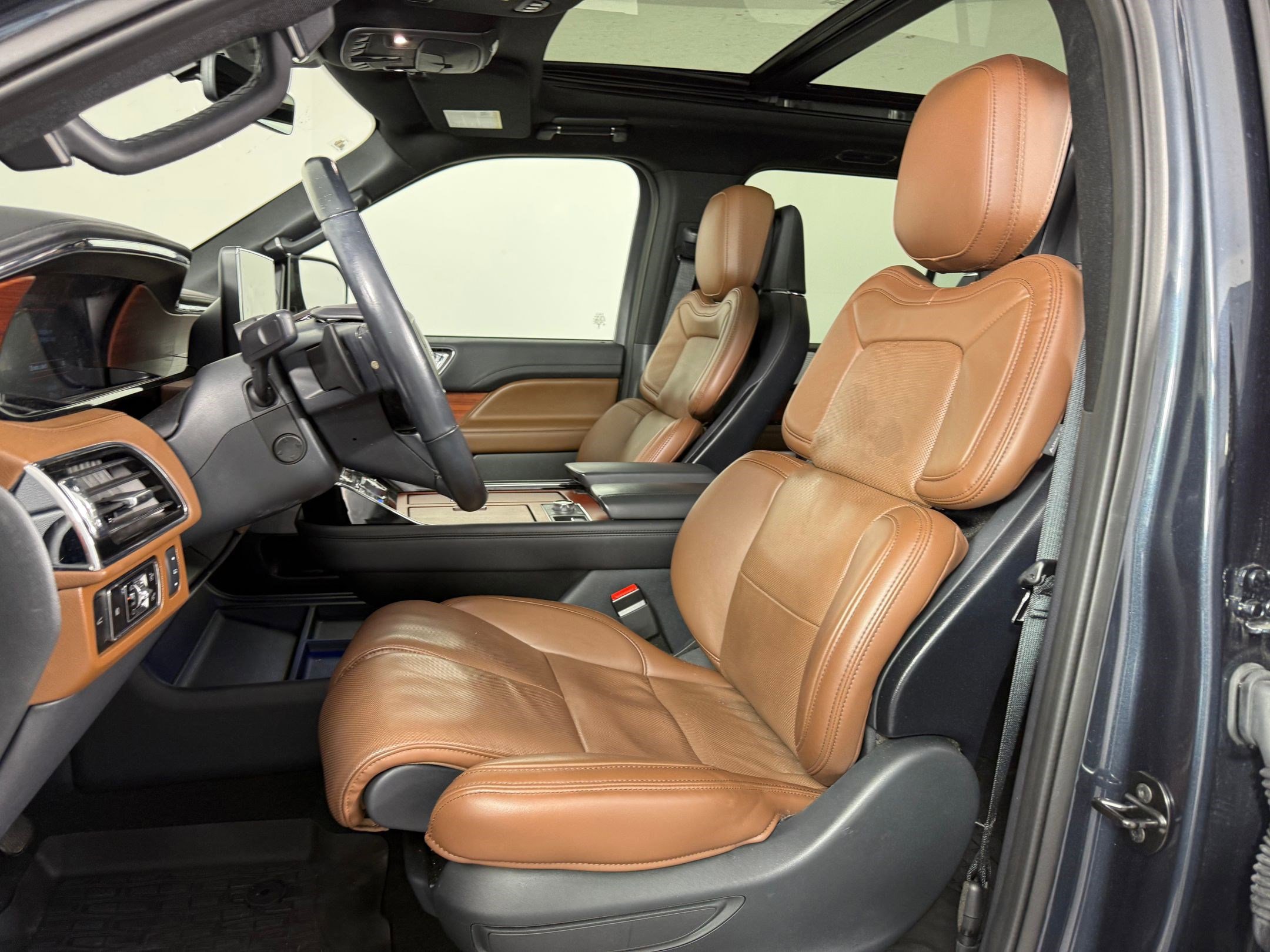 Used 2024 Lincoln Navigator Reserve image 5