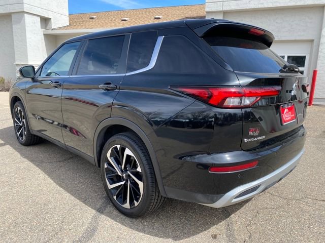 Used 2024 Mitsubishi Outlander SE image 3