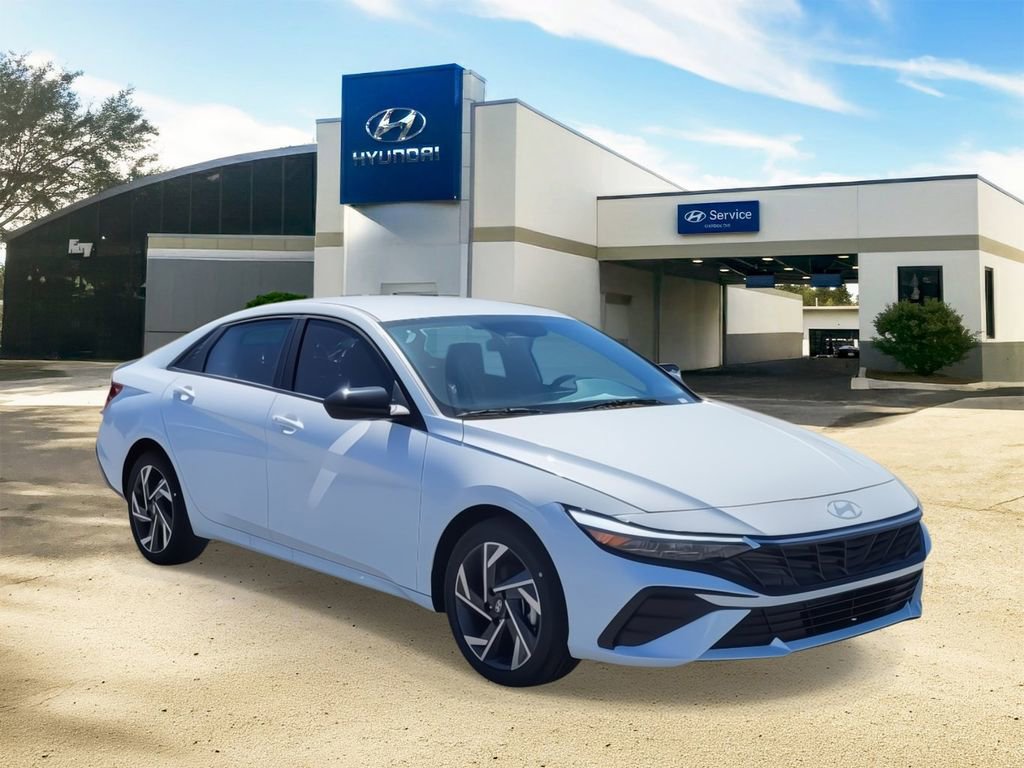 Used 2025 Hyundai Elantra Sport image 32
