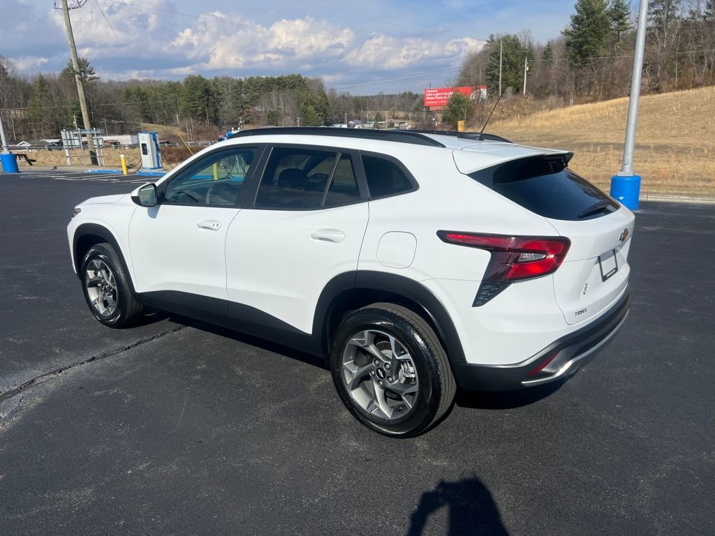 Used 2024 Chevrolet Trax LT image 6