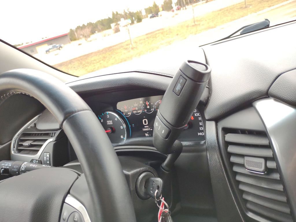 Used 2017 Chevrolet Suburban LT image 31