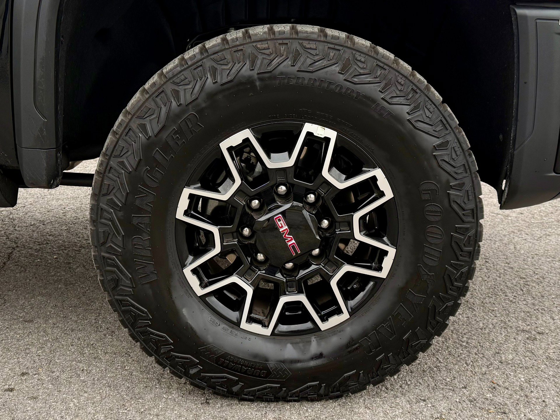 Used 2026 GMC Sierra 2500 AT4X image 23