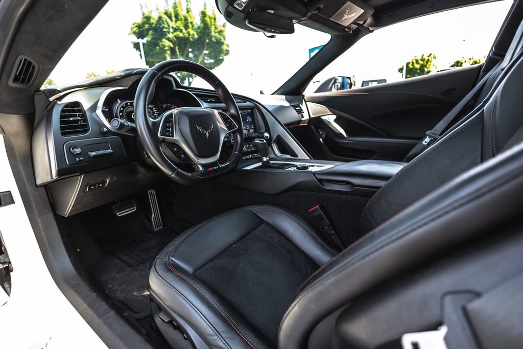 Used 2016 Chevrolet Corvette Z06 w/ 3LZ Preferred Equipment Group RWD image 27
