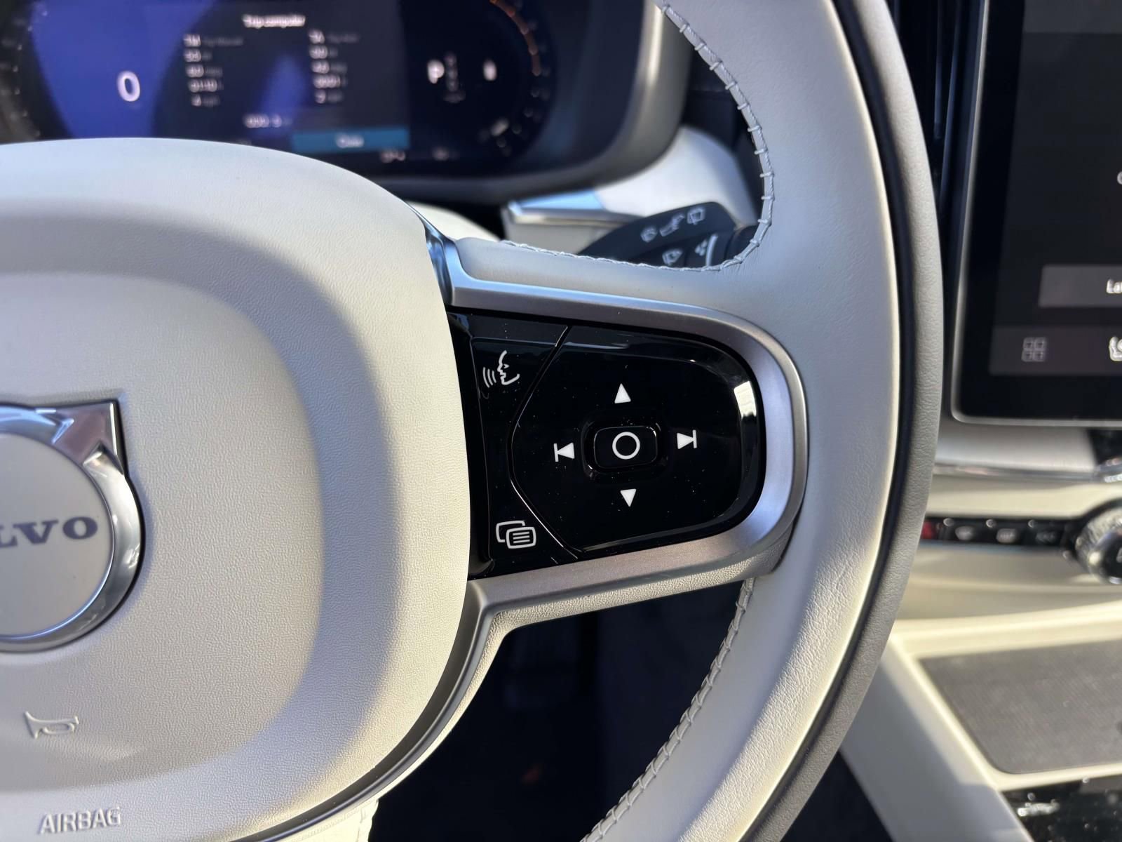 New 2026 Volvo XC60 B5 Ultra w/ Protection Package Premier image 18
