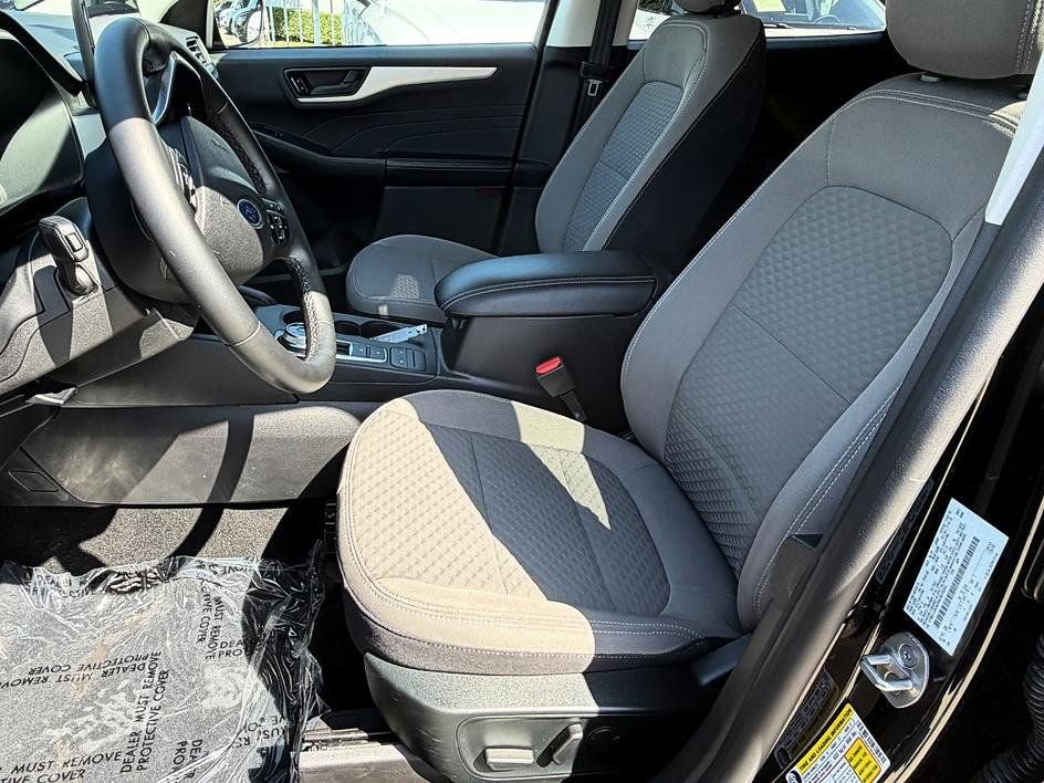 Used 2022 Ford Escape SE w/ SE Sport Appearance Package FWD image 20