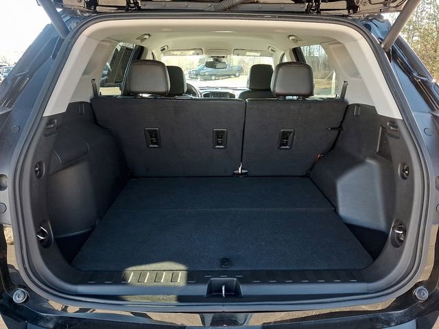 Used 2024 GMC Terrain SLT image 28