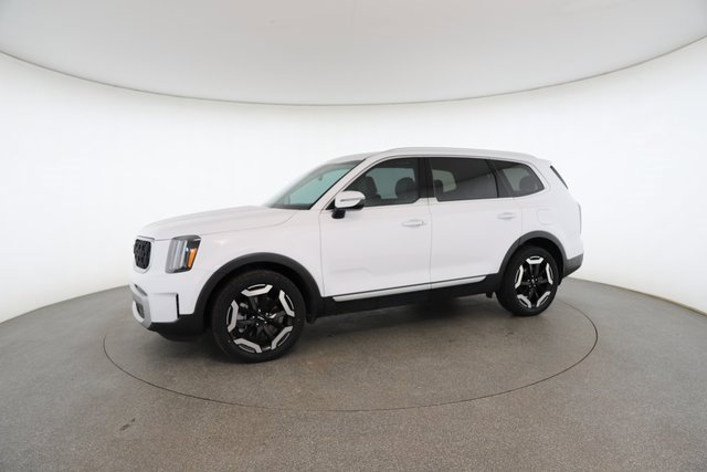 Used 2023 Kia Telluride EX w/ EX Captain's Chair Package image 4