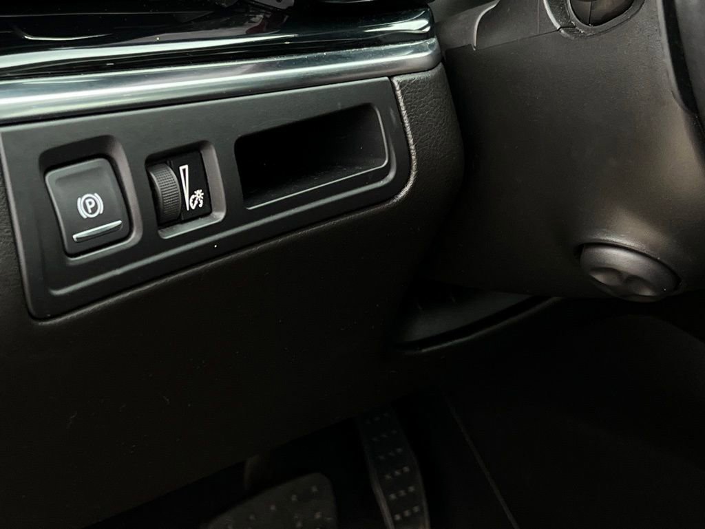 Used 2022 Cadillac XT6 Premium Luxury image 7