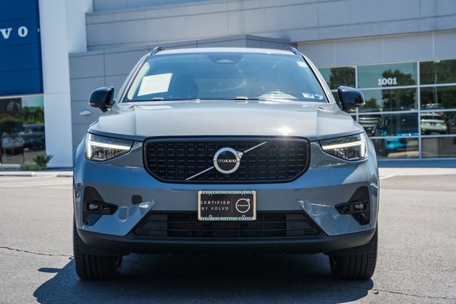 Certified 2023 Volvo XC40 B5 Plus w/ Climate Package AWD/4WD image 2