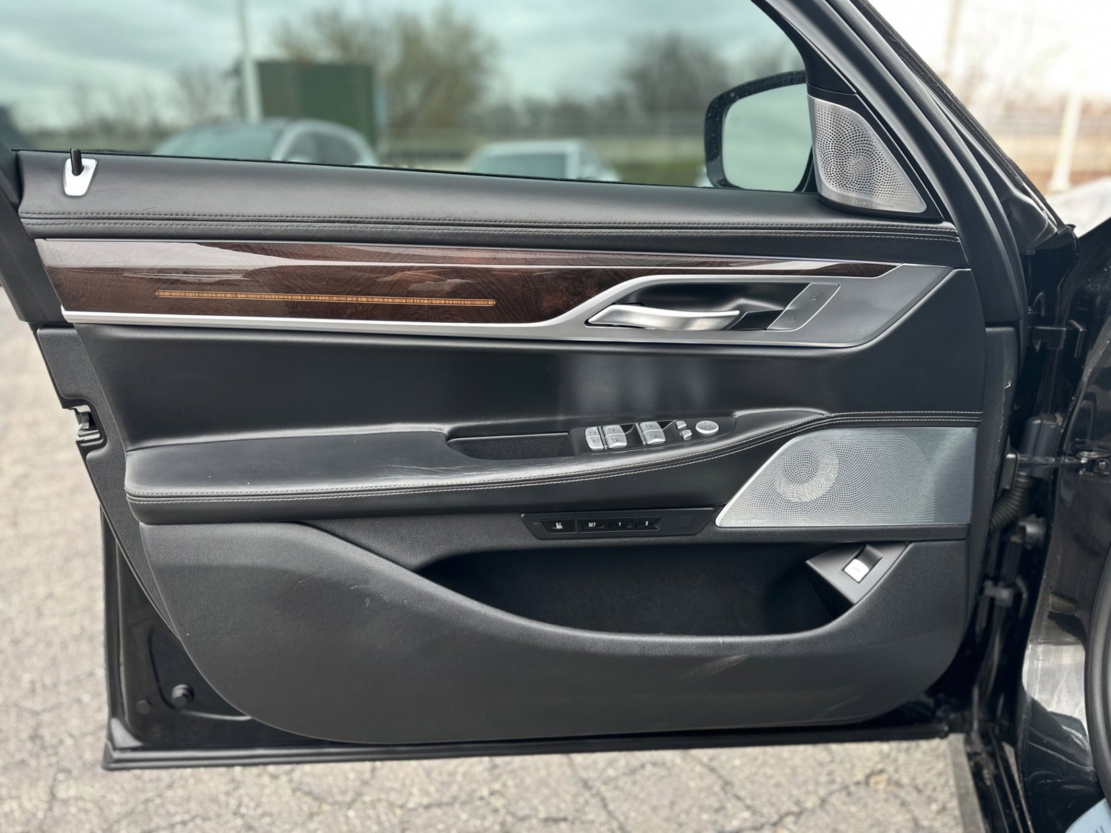 Used 2020 BMW 740i w/ M Sport Package image 17