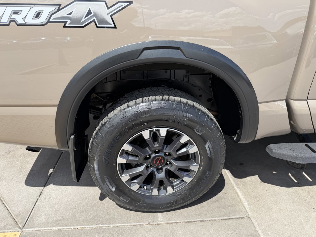 Used 2023 Nissan Titan PRO-4X w/ Pro-4x Convenience Package AWD/4WD image 15