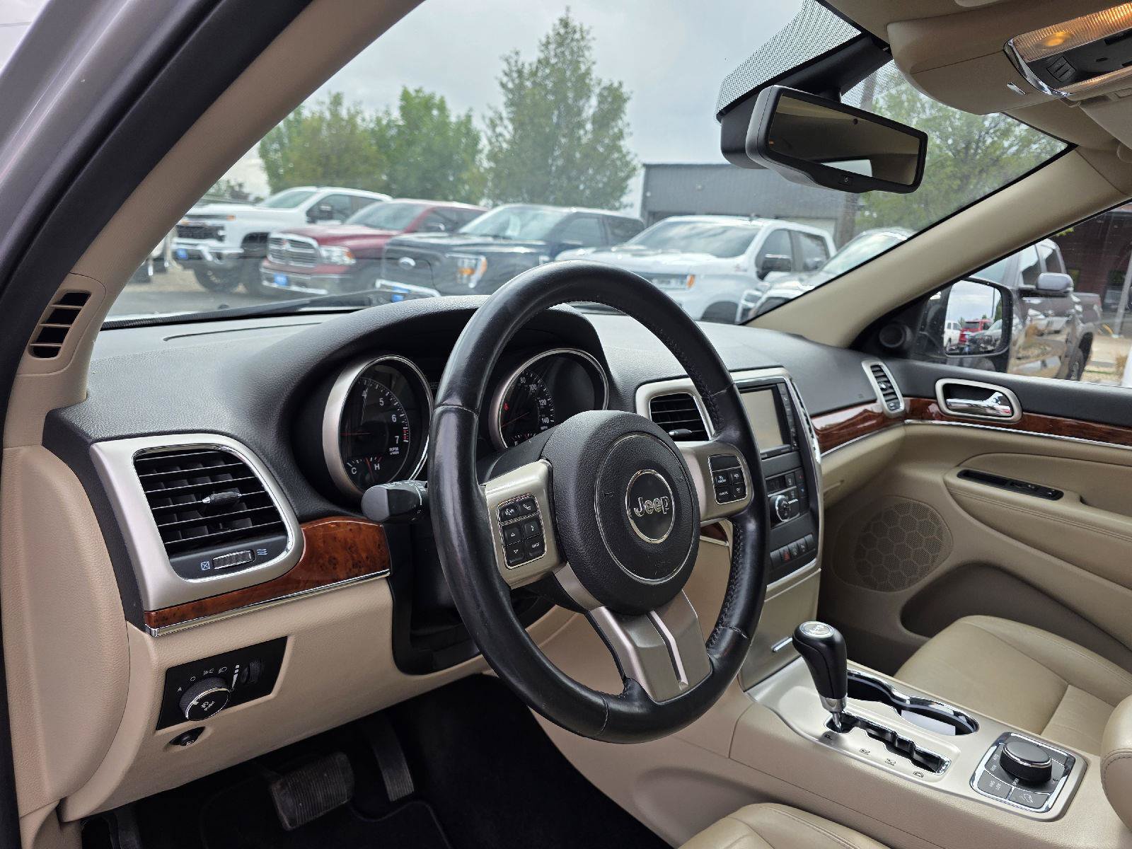Used 2013 Jeep Grand Cherokee Limited w/ Trailer Tow Group AWD/4WD image 11
