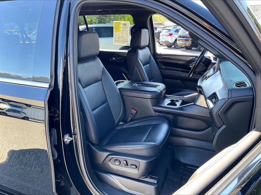 Used 2024 Chevrolet Suburban LT w/ LT Signature Package AWD/4WD image 11