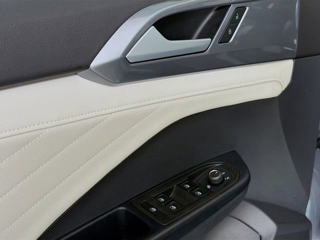 Used 2025 Volkswagen Taos SEL image 20