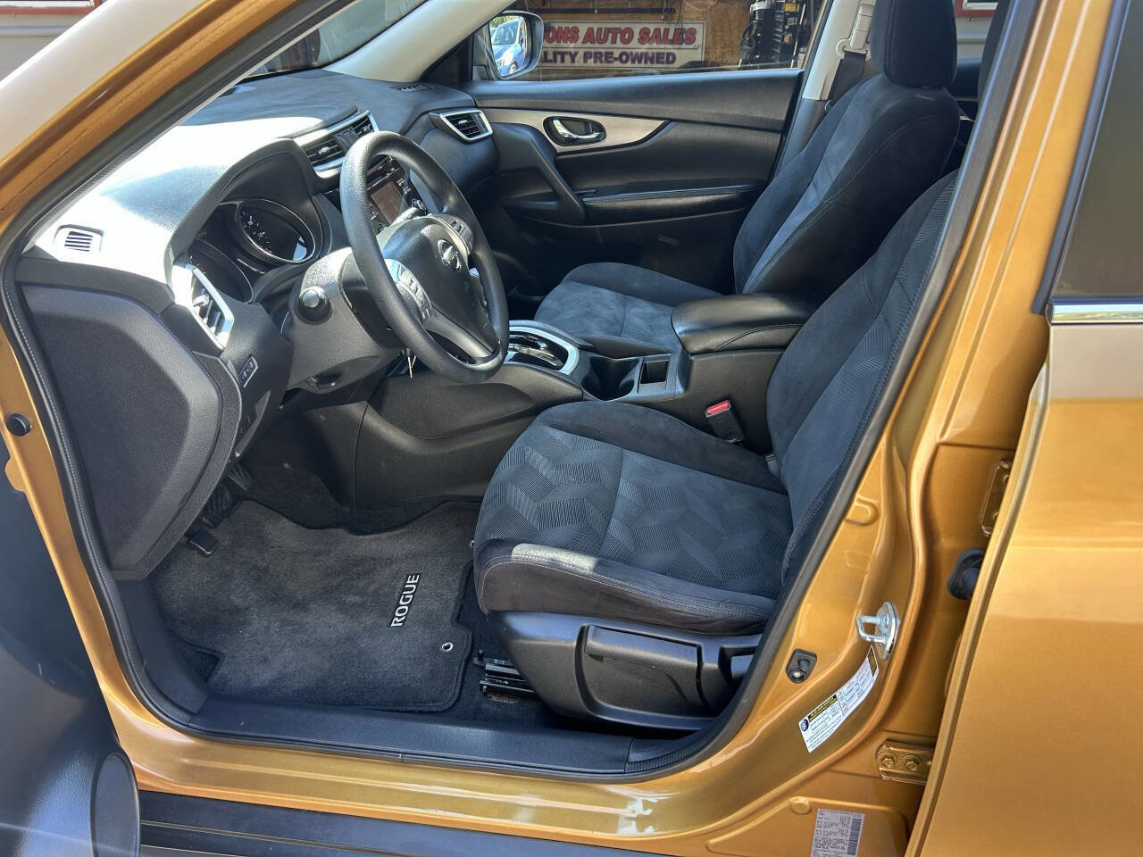 Used 2014 Nissan Rogue S w/ S Family Package image 19