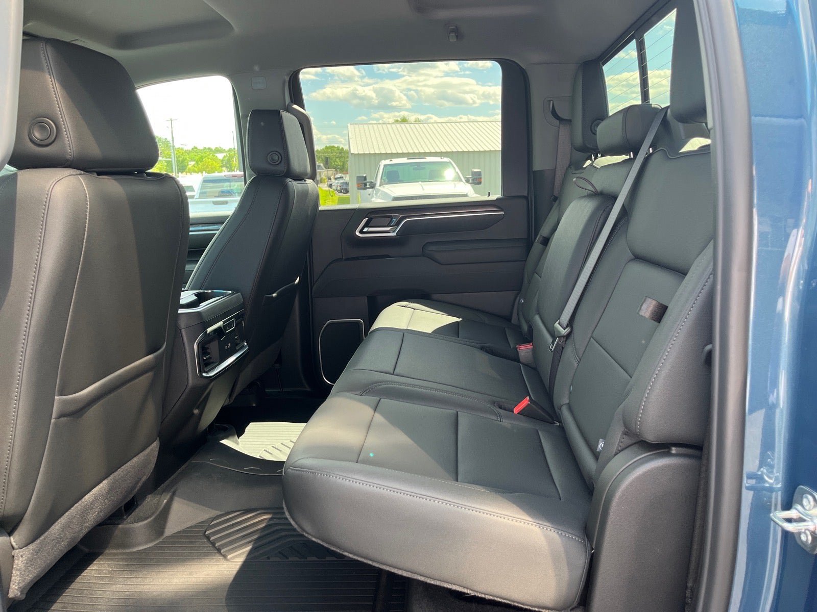 New 2026 Chevrolet Silverado 2500 LTZ w/ LTZ Plus Package AWD/4WD image 18