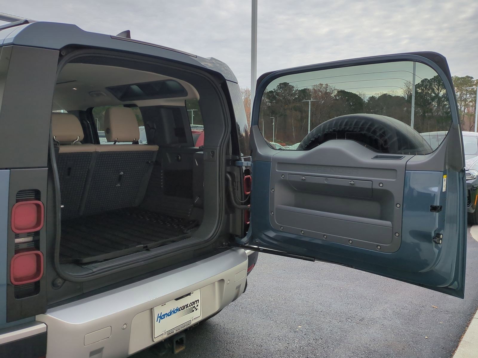 Used 2020 Land Rover Defender 110 S image 32