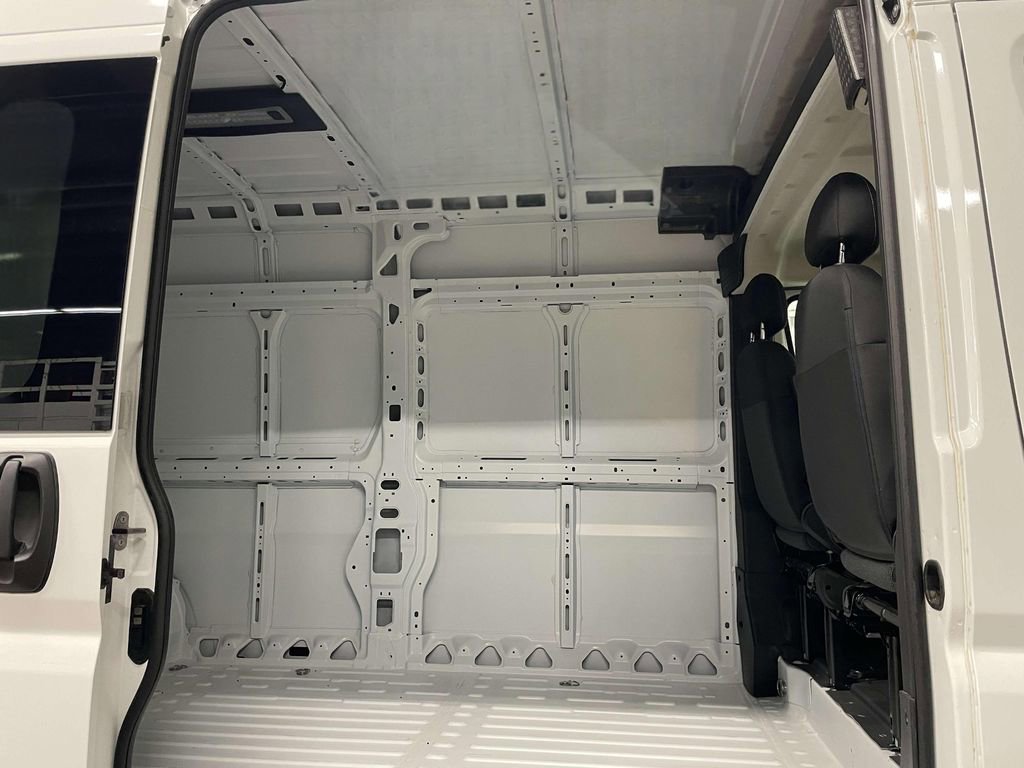 New 2025 RAM ProMaster 3500 w/ Quick Order Package 22G SLT image 17