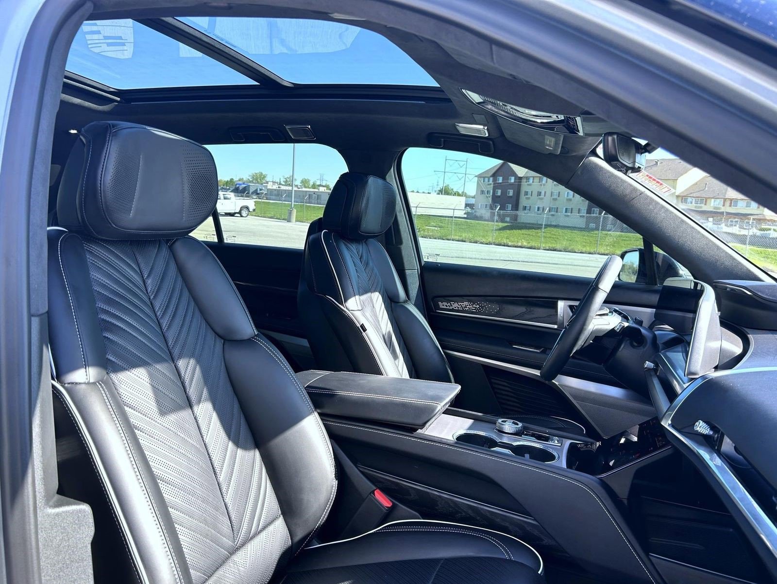 Certified 2026 Cadillac Vistiq Platinum AWD/4WD image 21