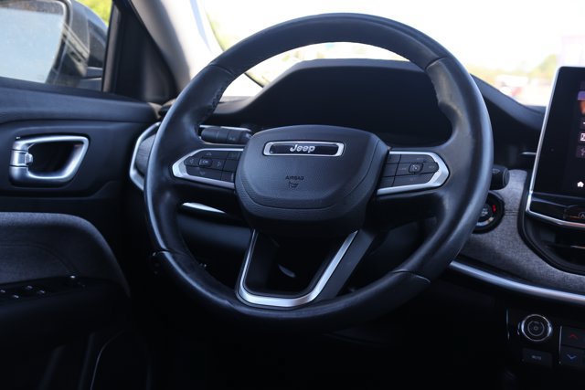 Used 2022 Jeep Compass Latitude w/ Sun and Sound Group AWD/4WD image 6
