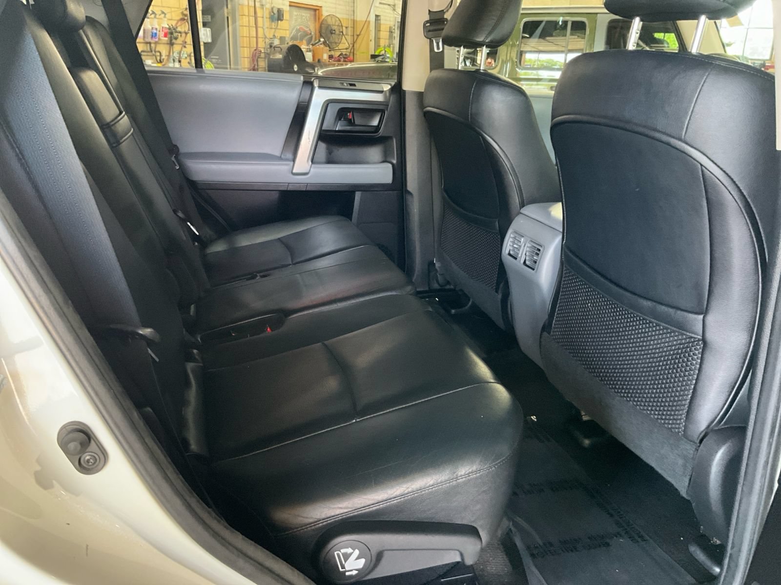 Used 2013 Toyota 4Runner SR5 w/ Premium Pkg w/3rd Row Seat AWD/4WD image 22