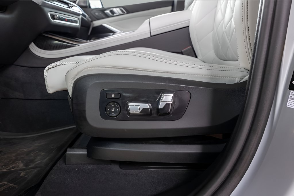 Used 2023 BMW X7 xDrive40i w/ Executive Package AWD/4WD image 49