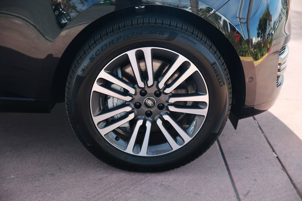 Used 2025 Land Rover Range Rover Long Wheelbase SE image 8