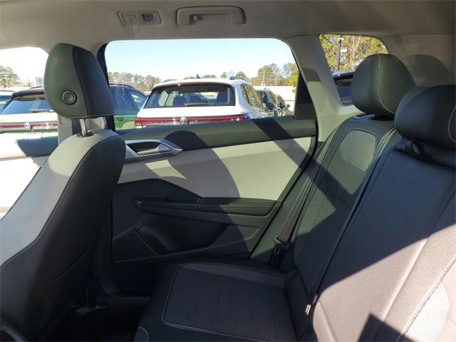 New 2026 Volkswagen Taos SE image 10