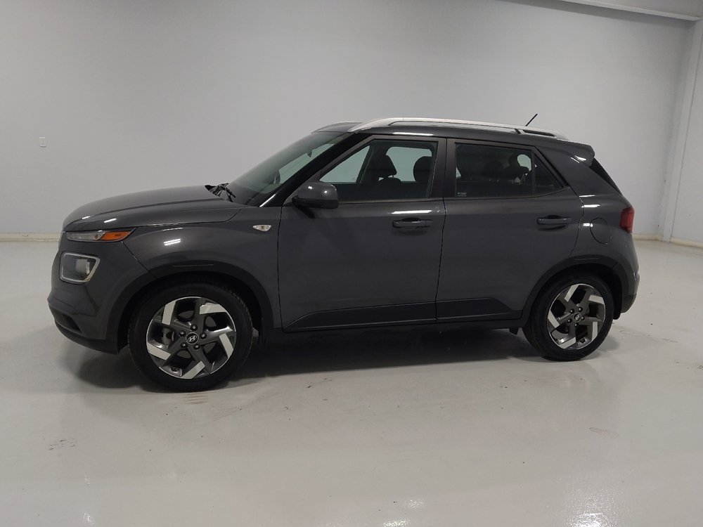 Used 2023 Hyundai Venue SEL FWD image 2