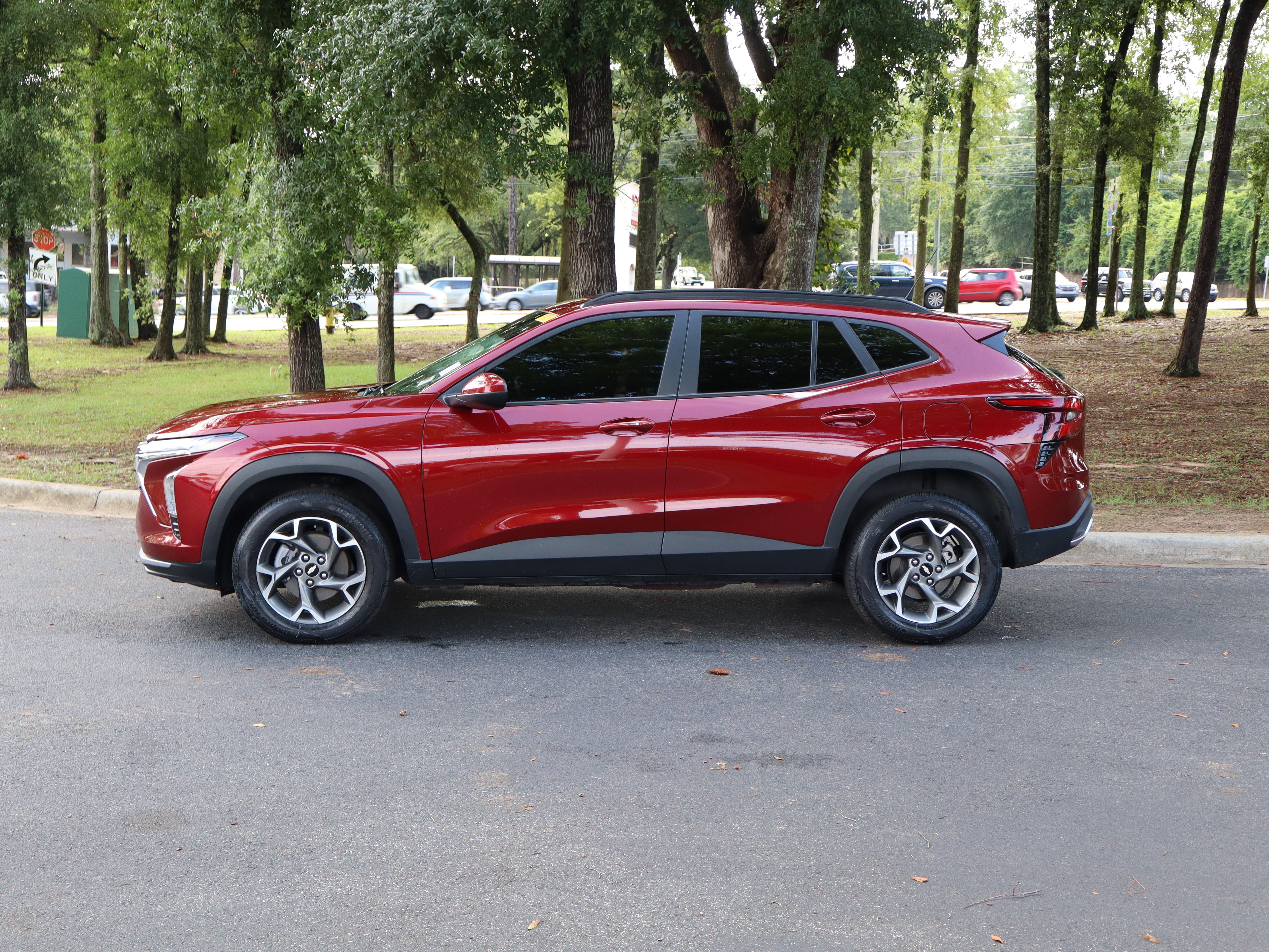 Used 2025 Chevrolet Trax LT w/ Driver Confidence Package FWD image 6
