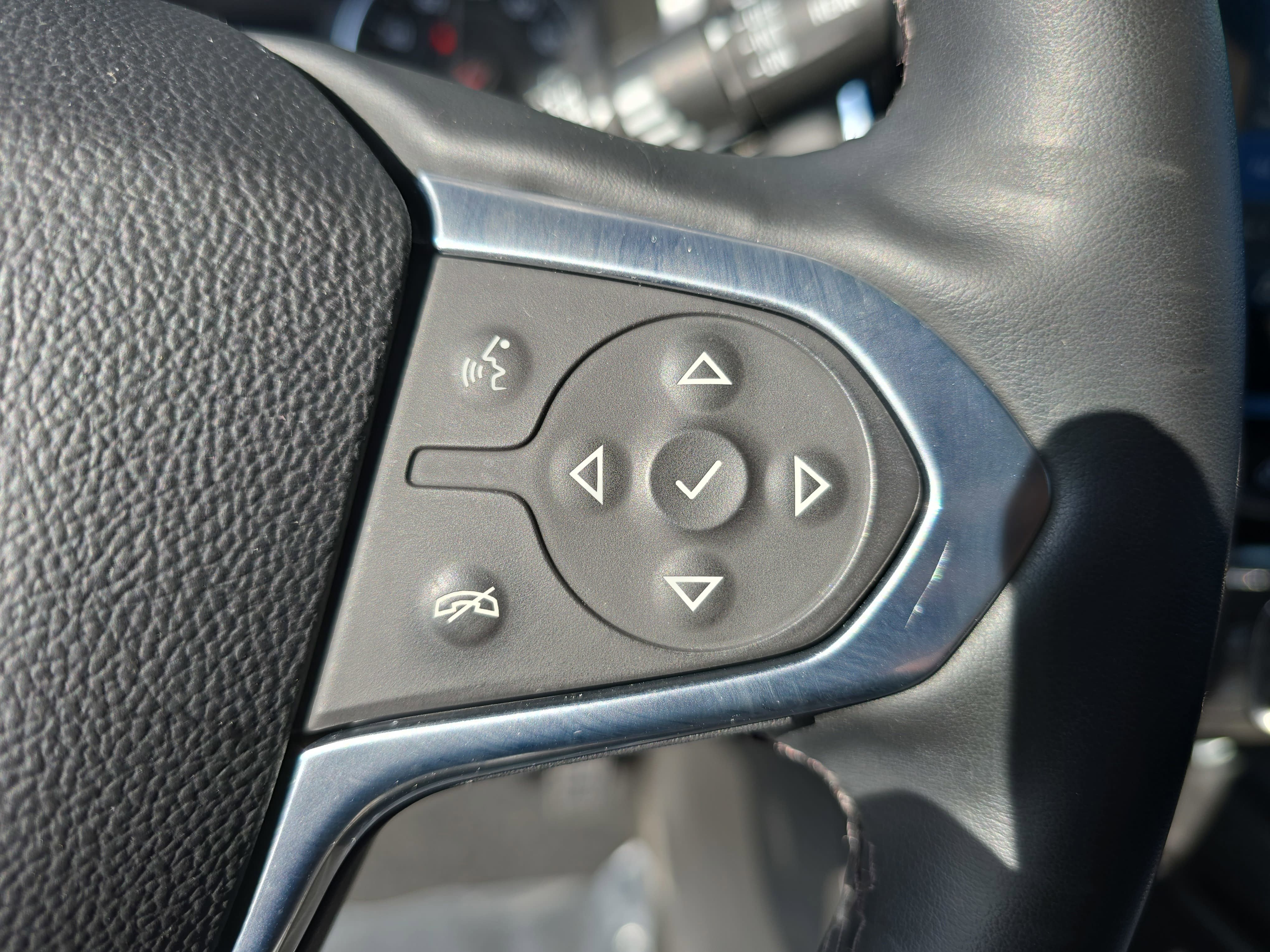Used 2023 Chevrolet Traverse RS FWD image 19