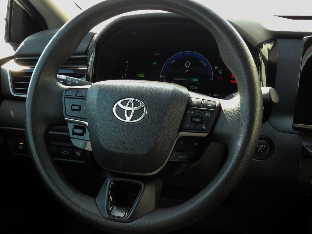 Used 2025 Toyota Camry LE FWD image 10