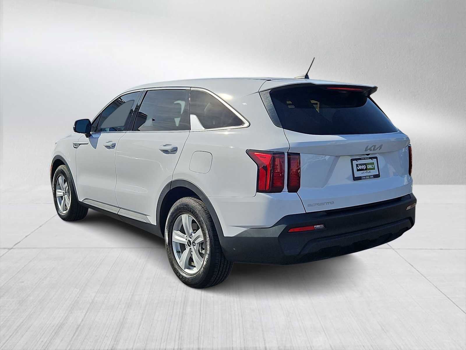 Used 2023 Kia Sorento LX image 6