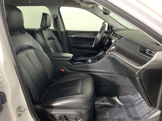 Used 2023 Jeep Grand Cherokee Limited image 24